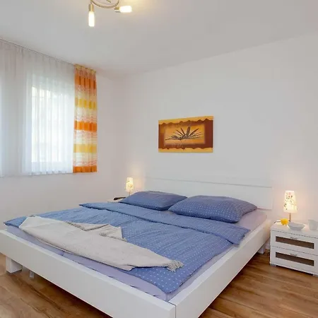 Apartment Glienbergweg 26 A *
